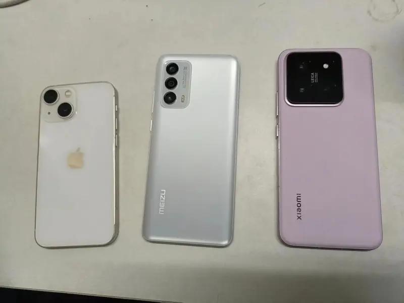 小屏重度爱好者，这几年换了三台小屏旗舰，简单说说我的体验感：

iPhone13