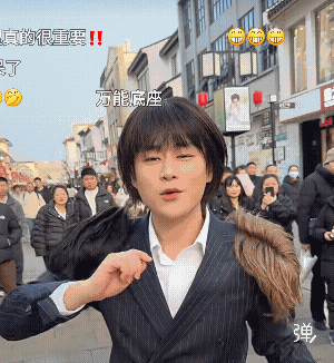 原来是个做假发广告的！[可爱]