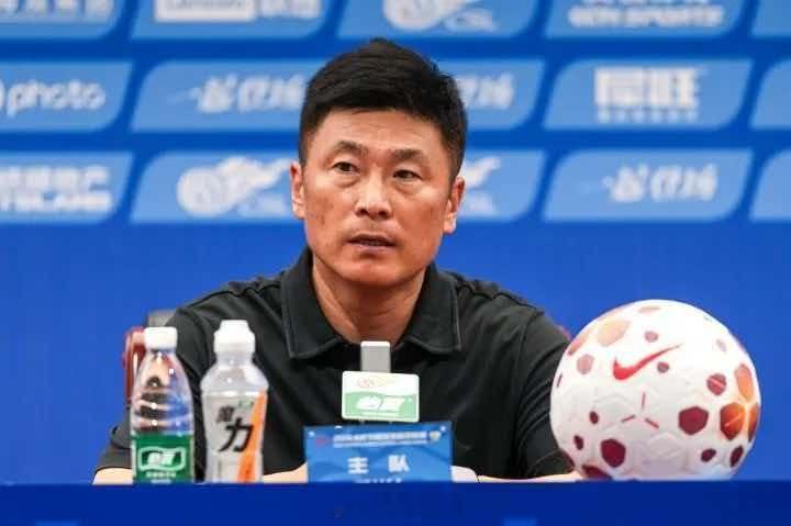 李国旭回应大连英博1比0上海申花 李国旭：应该说是一场艰苦的比赛，要感谢大家通过