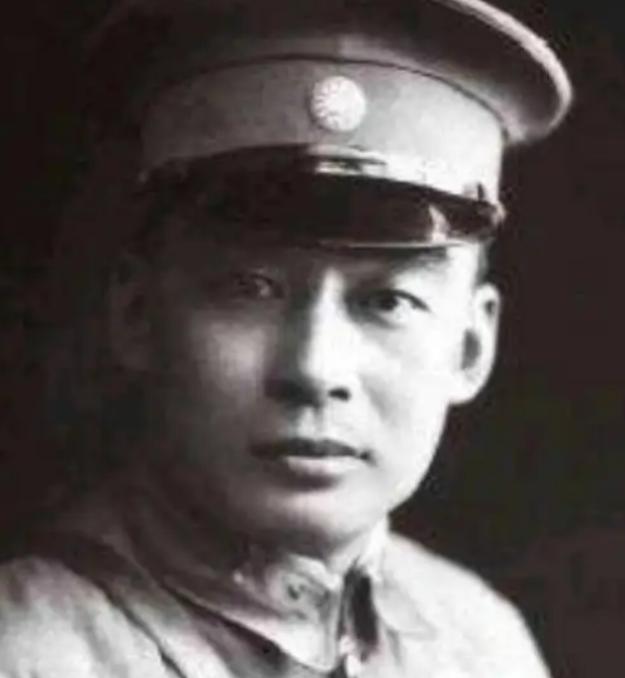 1936年，胡宗南瞧上了黄鹤云，听说她已有丈夫时，胡宗南给了她1000大洋，说：