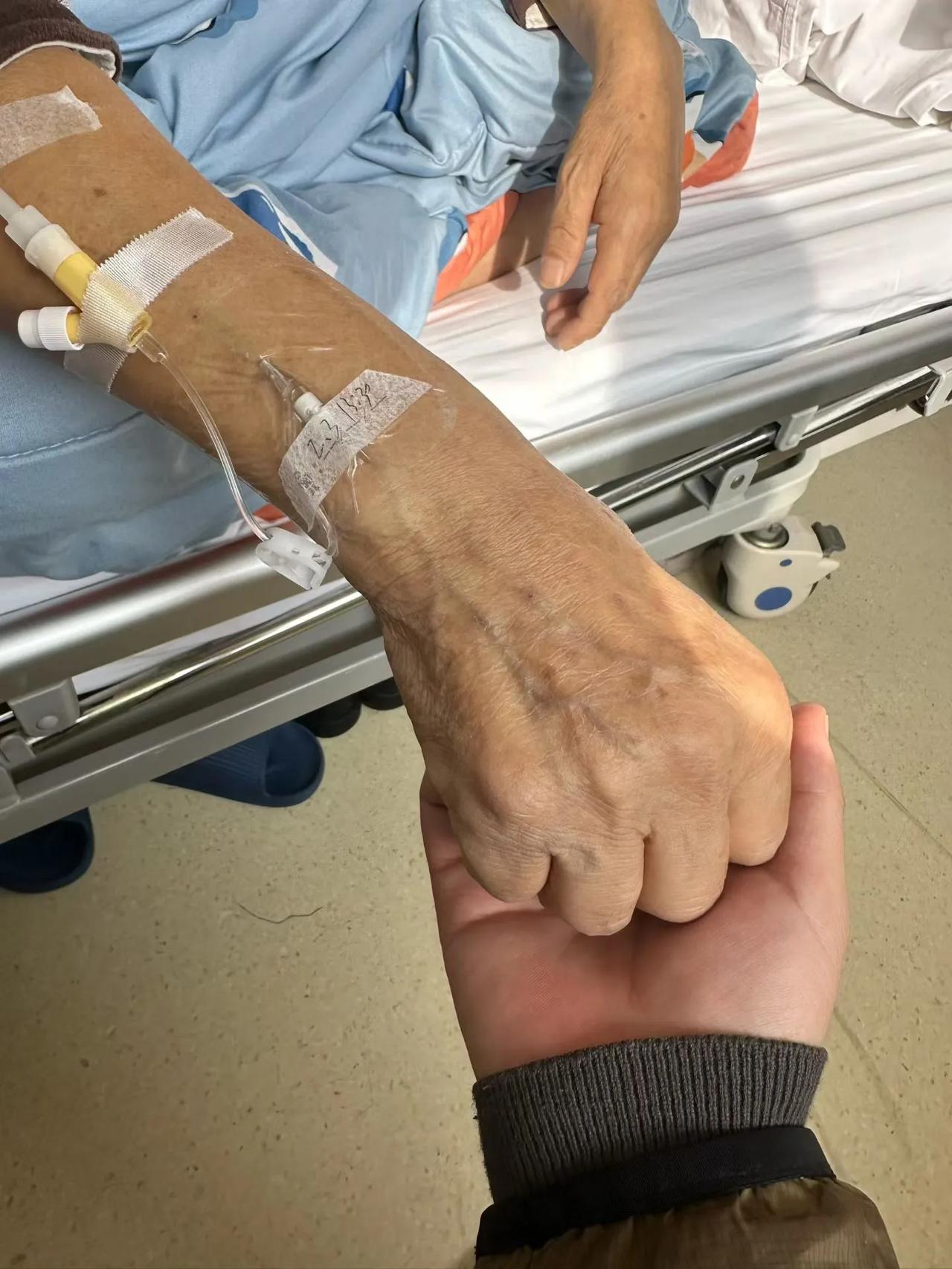 疼自己的父母，什么时候都是想着自己孩子，怕耽误孩子工作，怕孩子不幸福，怕孩子受委