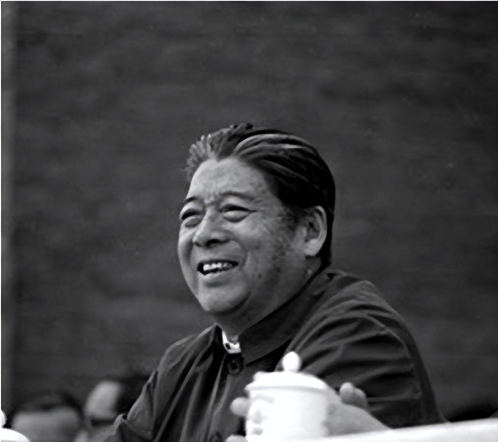 饶斌（1913年－1987年），吉林省吉林市人，饶斌祖籍南京，生于吉林，原名叫饶