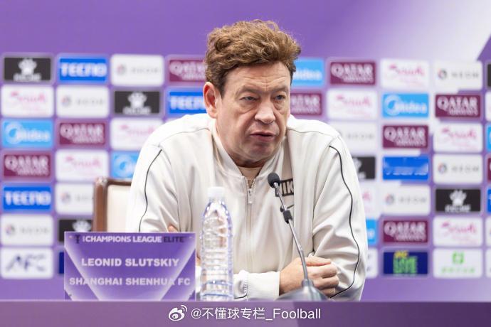 斯卢茨基昨天赛前发布会说：“谢鹏飞和戴伟浚目前已经参加到了球队训练中，我认为在下