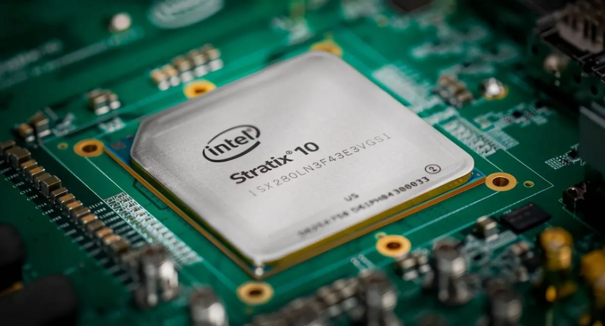 【全球内存晶片严重短缺 推高物价冲击AI基建】全球内存晶片严重短缺，迫使人工智能