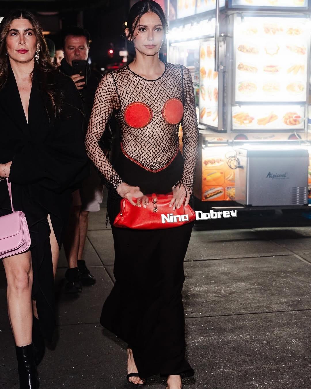 Vogue在纽约举办的Pre Met Gala Party👇Nina Dobr