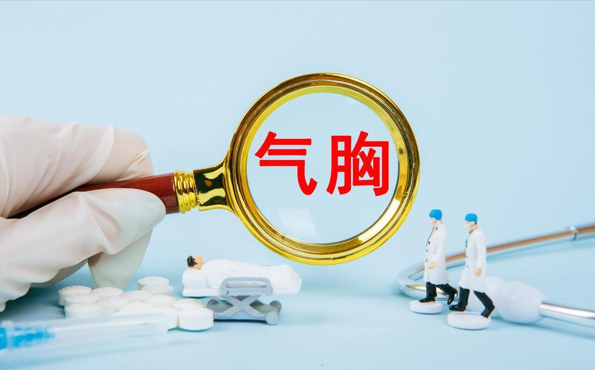 大爷肺破了整个人都肿了起来，医生害怕着喊赶紧插管子放气！
之前在急诊遇到的一个病