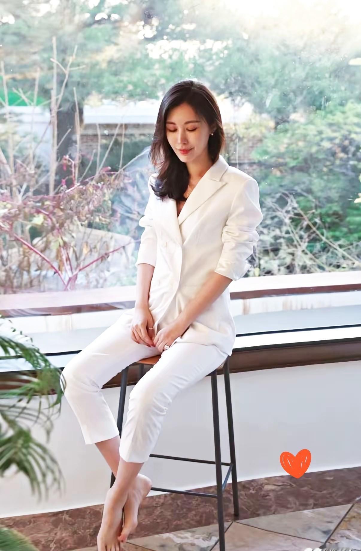 王石这一记重拳，直接把田朴珺的“贵族”人设砸了个粉碎！
老将出马，专治各种网红式