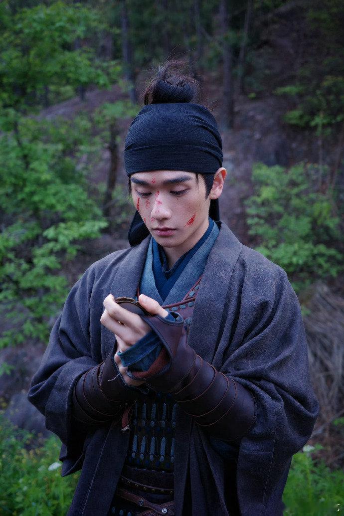 高卿尘满地下线高卿尘逐玉下线 满地的结局太好哭了，小小的身影藏着最纯粹的心愿，一