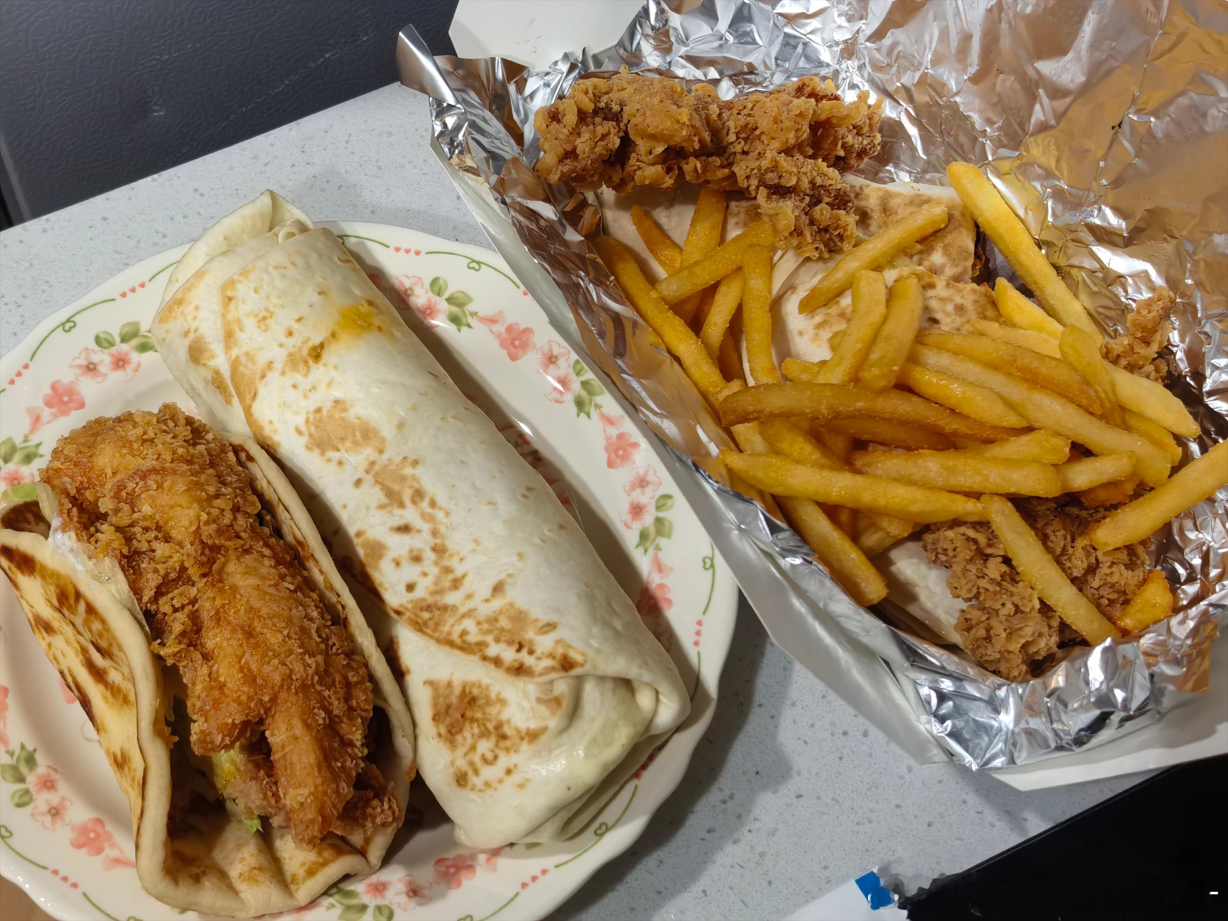 今天的全狸和猪食，装盘是因为想去床上吃
