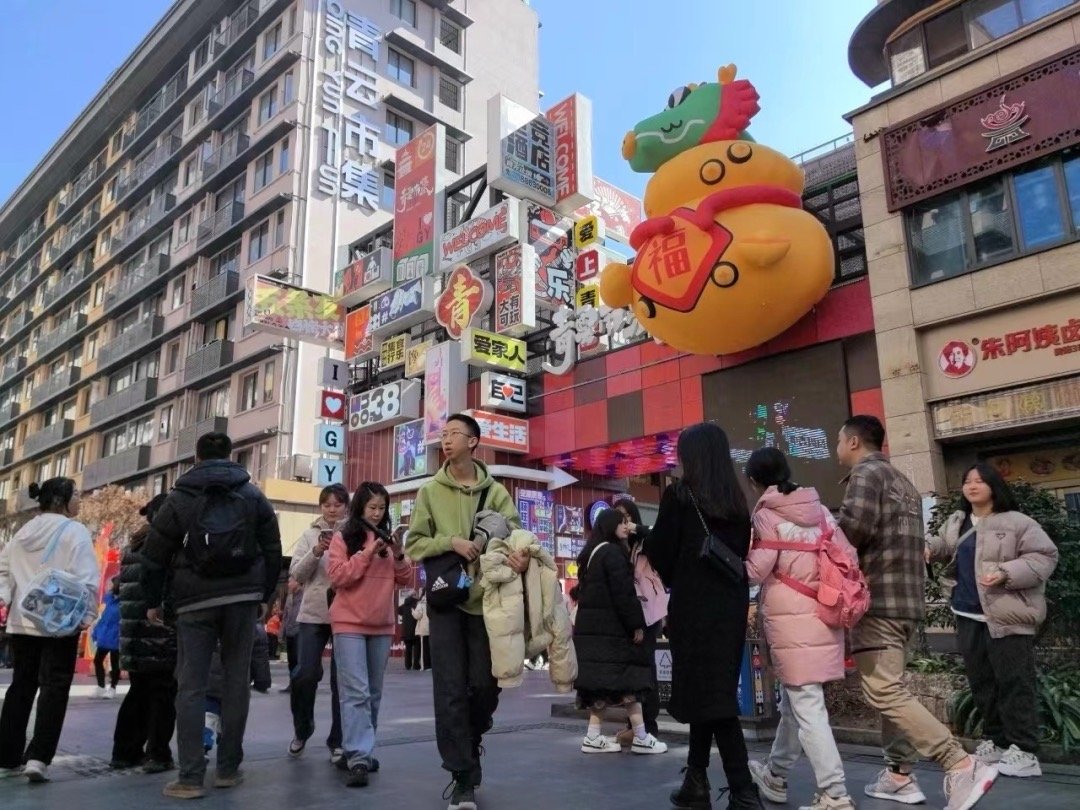 贵州年味 贵阳年味：传统与现代交织的新春盛景春节的脚步渐近，贵阳这座充满魅力的城