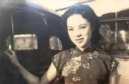 1942 年的天津，女汉奸刘四姐坏事做绝，手上沾满了鲜血。这天，几个日本人找她说