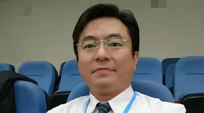 宜兰县议会秘书黄毓恒一家三口突然“人间蒸发”，

电话不接、上门没人，单位急得团