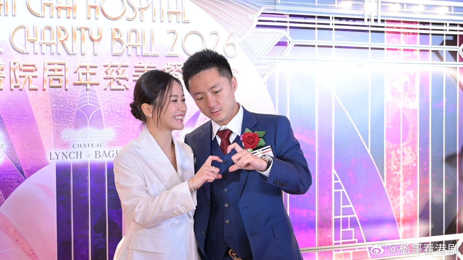 鍾培生拖未婚妻莊雅婷現身仁濟慈善舞會💍 狂叫老婆大晒家傳巨鑽.早前以大排場「進