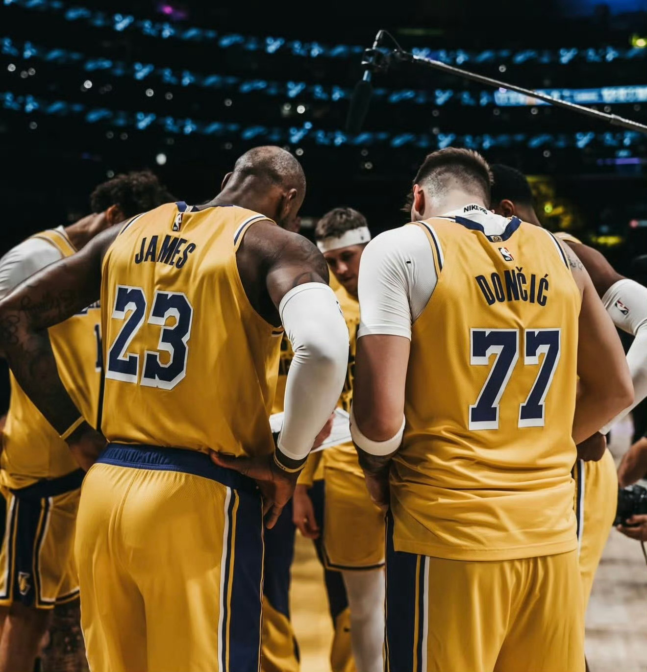 赛季至今，湖人球员累计正负值：斯玛特+128里夫斯+91东契奇+68可乐杯+52