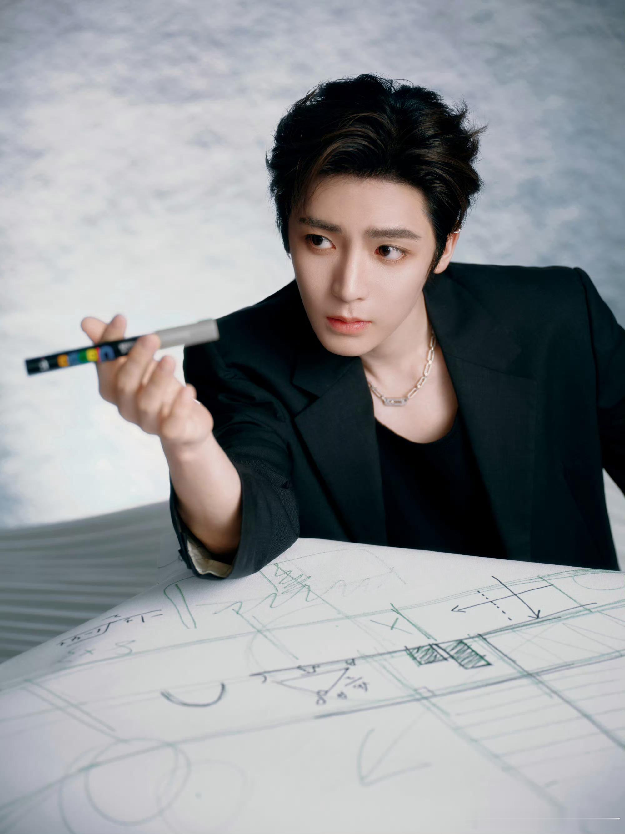 敖瑞鹏 侯明昊确认出席爱奇艺世界大会，你期待谁？ 