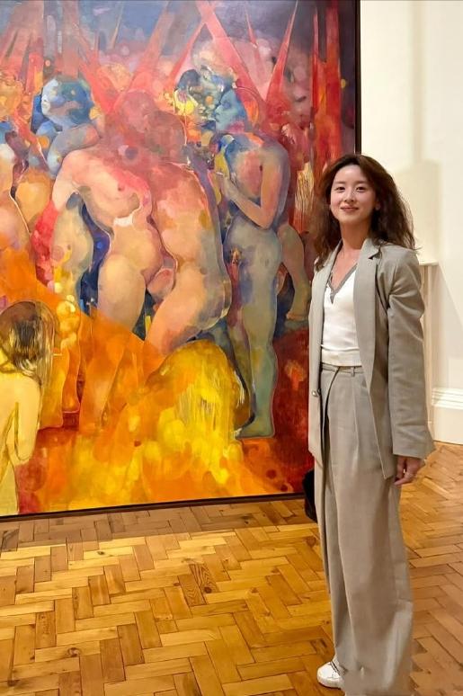 2025年10月15日，章泽天打卡2025伦敦艺术展，两身新造型气质超绝
从曝光
