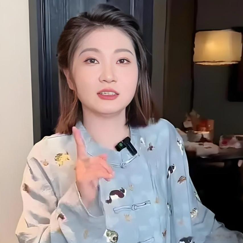 此前王暖暖曾发布视频，称自己在工作过程中突然昏倒、抽搐呕吐，后由救护车送医治疗。