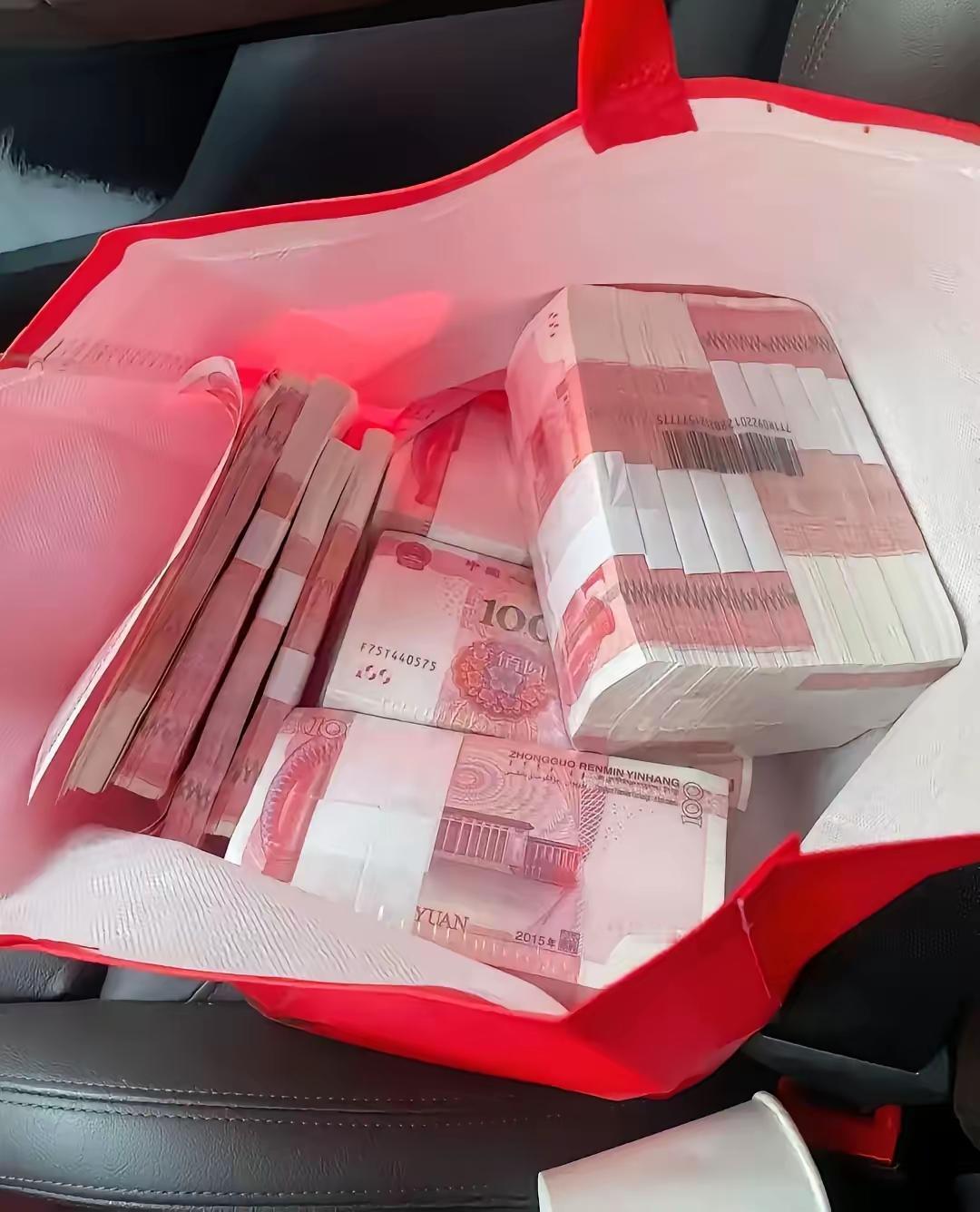 100万算多吗？这还真不好说。现在网上老有“几年攒100万”的说法，可现实中普通