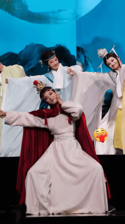 AI也取代不了的舞台出现了 越剧春晚路透好惊艳！陈丽君游戏环节气场拉满，转身瞬间