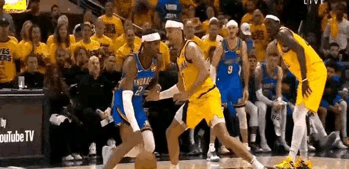 亚历山大为啥说是肖华之子，你们看看吧！
 

这球进攻方左手起肘方向朝上，明显符