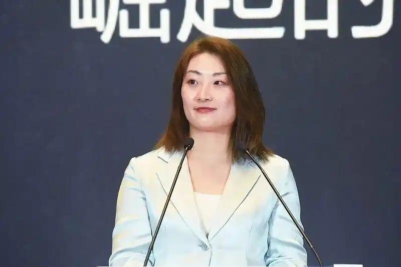 5月12日，据市场消息称，宏胜饮料集团发布一份组织架构调整及人员任免通知。

其
