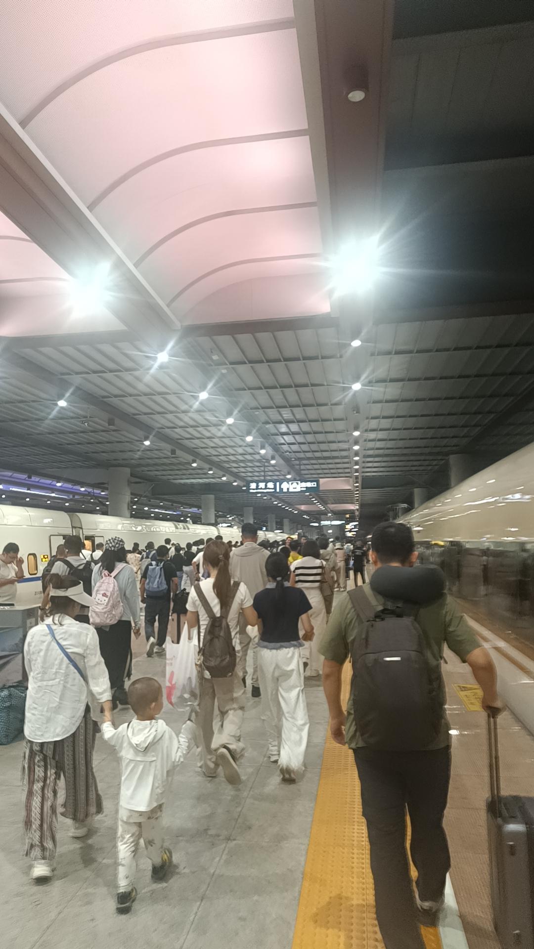 一年又一年，大龄男的未来在哪里呢？一个月四五千块钱，在这座城市没有朋友，没有女朋