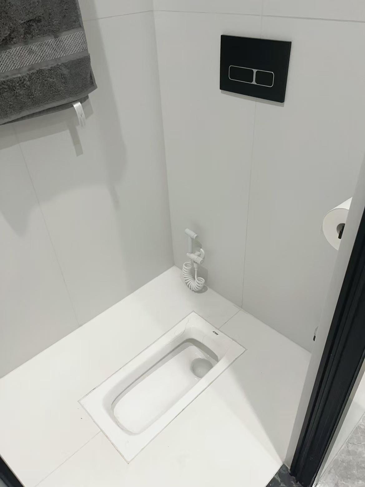 左右侧排蹲便器。所谓左右侧排，就是蹲便器管道可以随便左右侧面360度排...