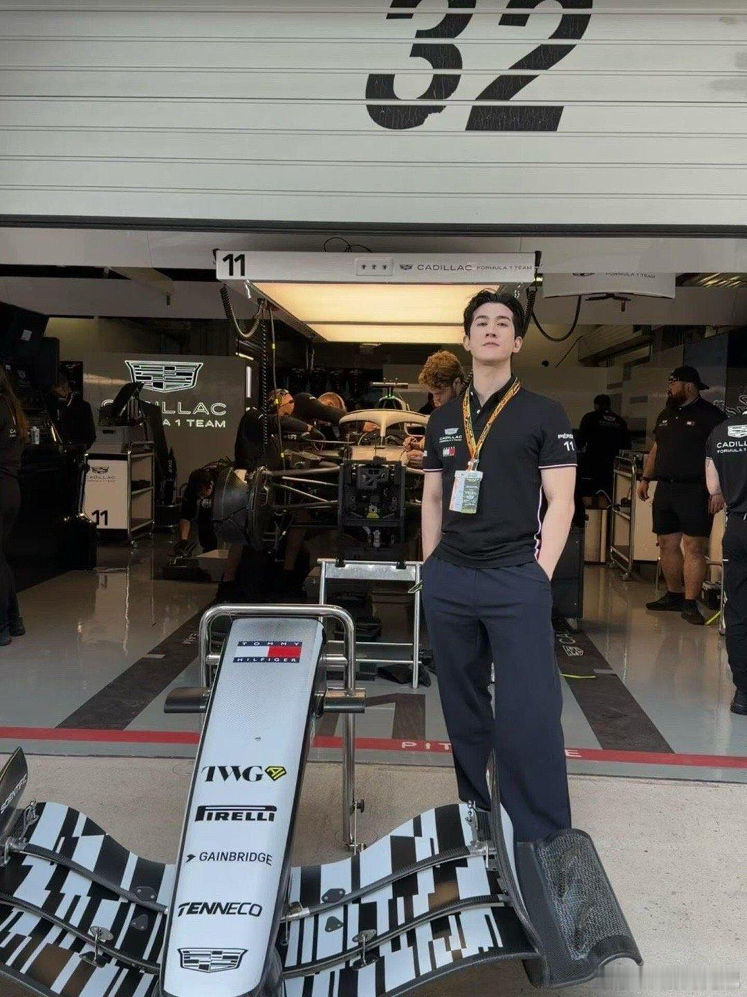 米卡与F1冠军的渊源 了解完他和F1的渊源再看他在赛场的状态，突然就懂了那种发自