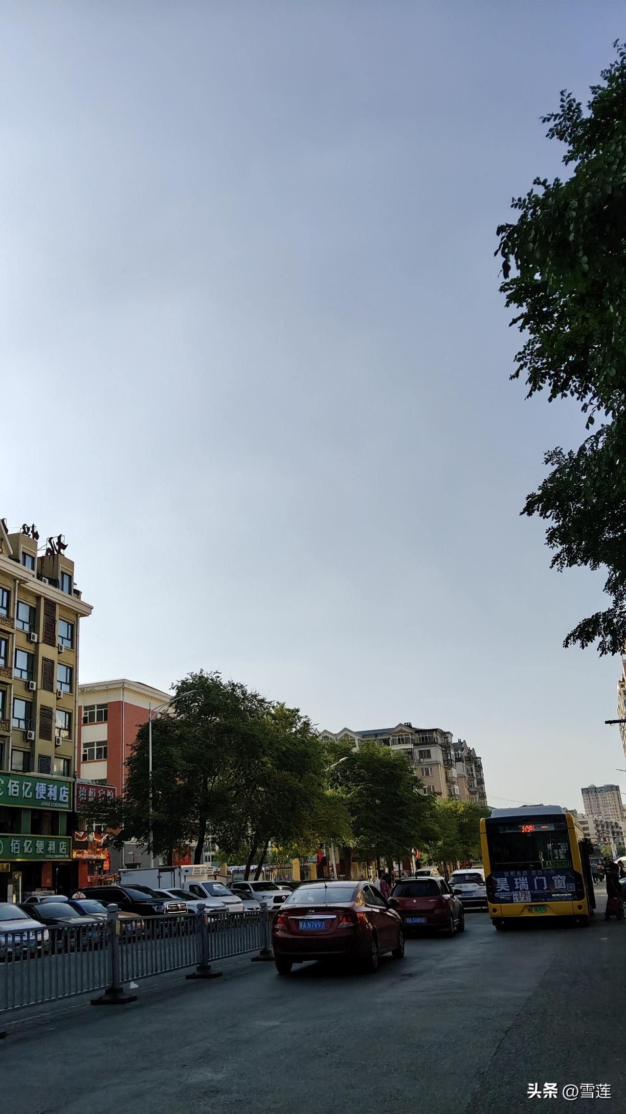 哈尔滨端午节的天气有些反常！

今天直接飙升到31℃热的我直迷糊

傍晚时分，温