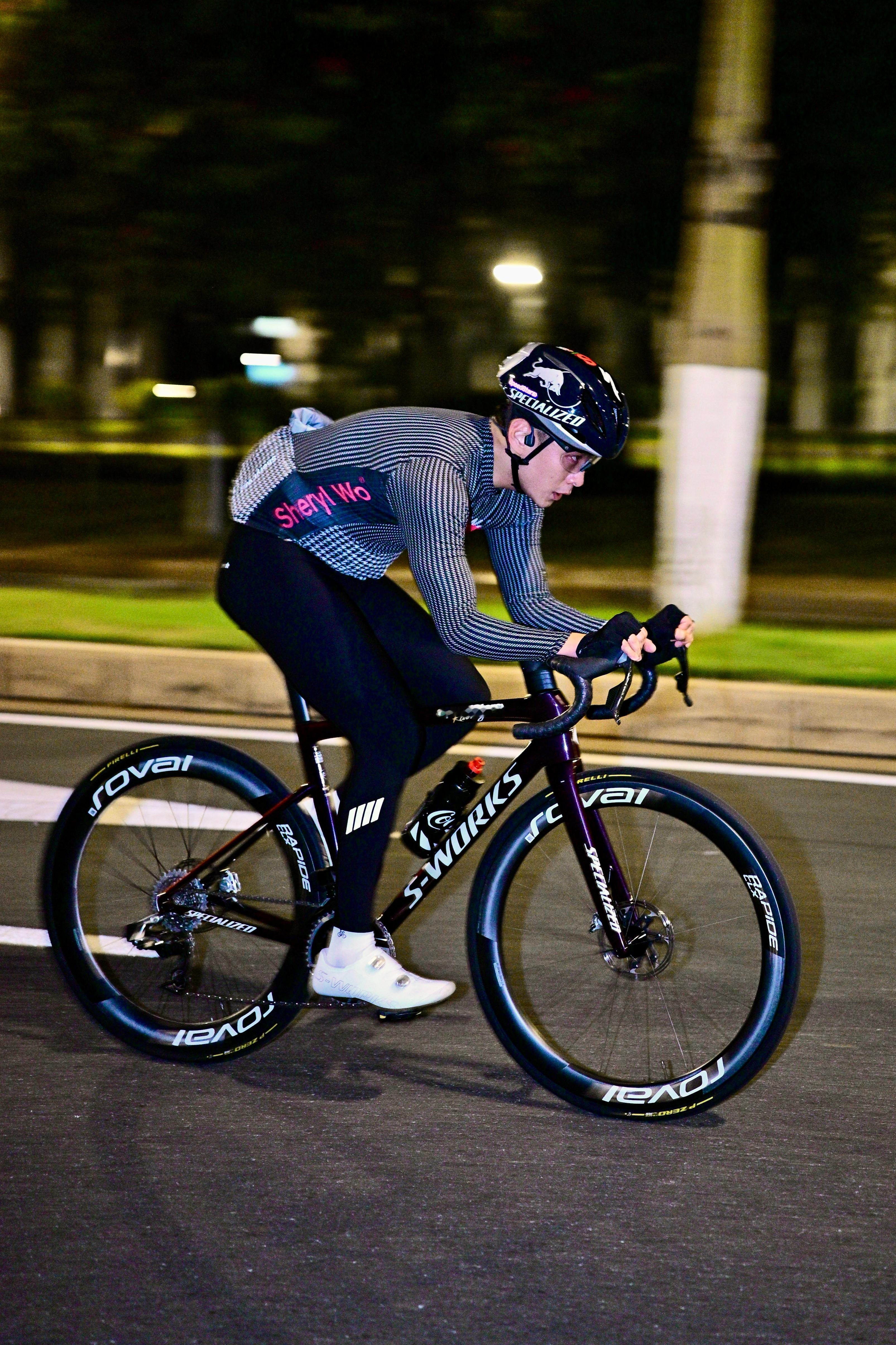 站着像变态，骑起来还是帅的吧