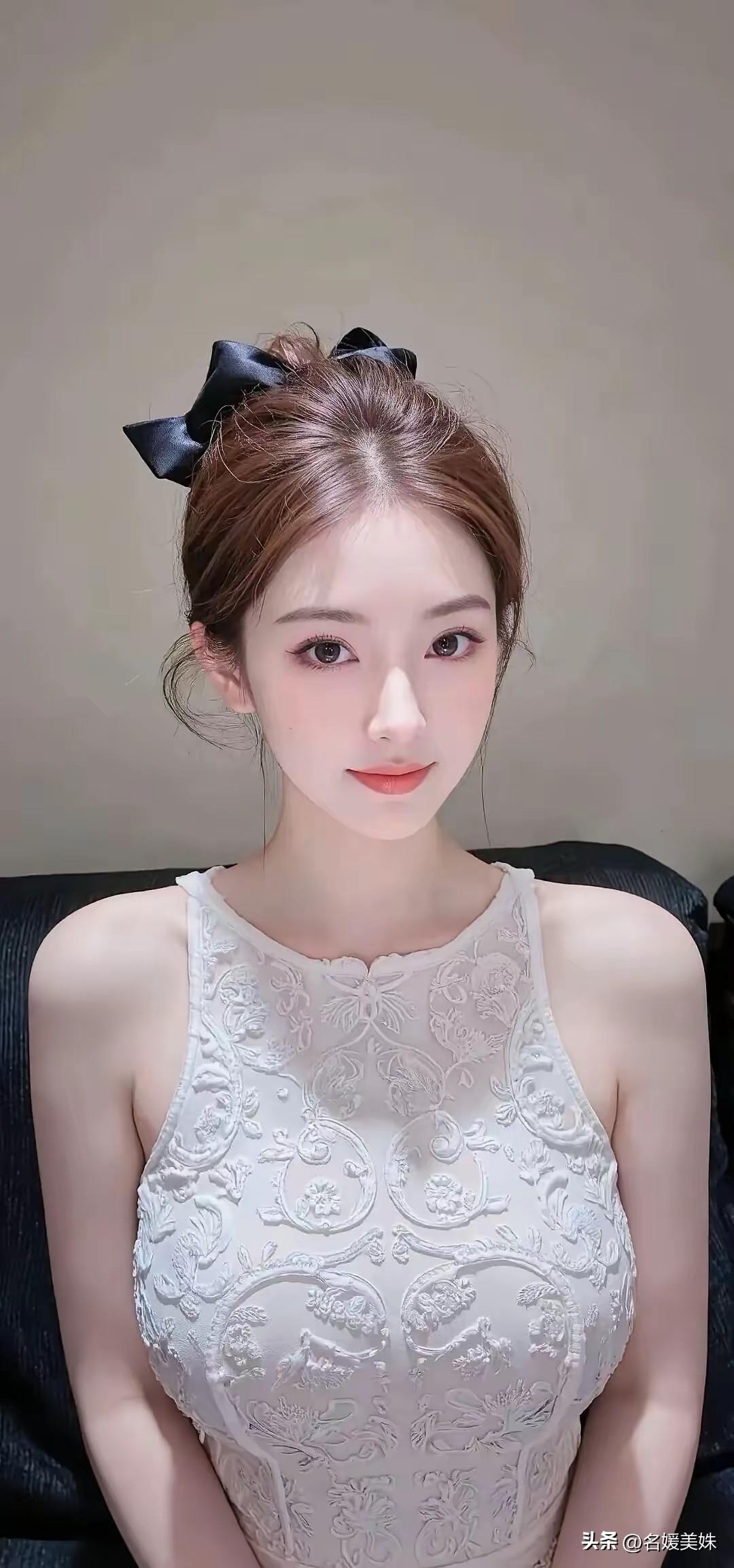 我偏爱不争不抢的风，
也偏爱只奔向我的光。