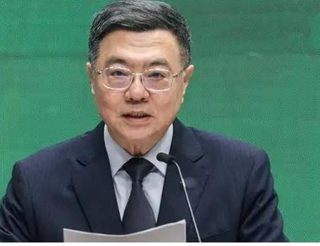 台“行政院长”卓荣泰正式宣布，

10月1日，台湾地区行政机构负责人卓荣泰正式宣