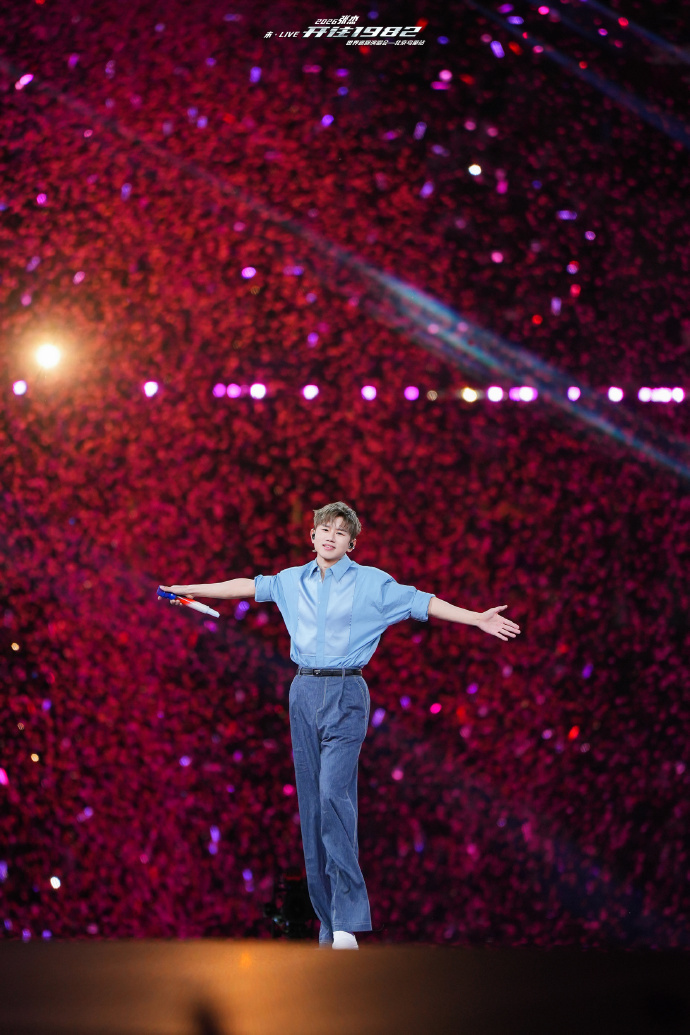 一个字概括张杰鸟巢演唱会张杰演唱会我可以给到夯！真的夯爆了！一个字概括就是夯夯夯