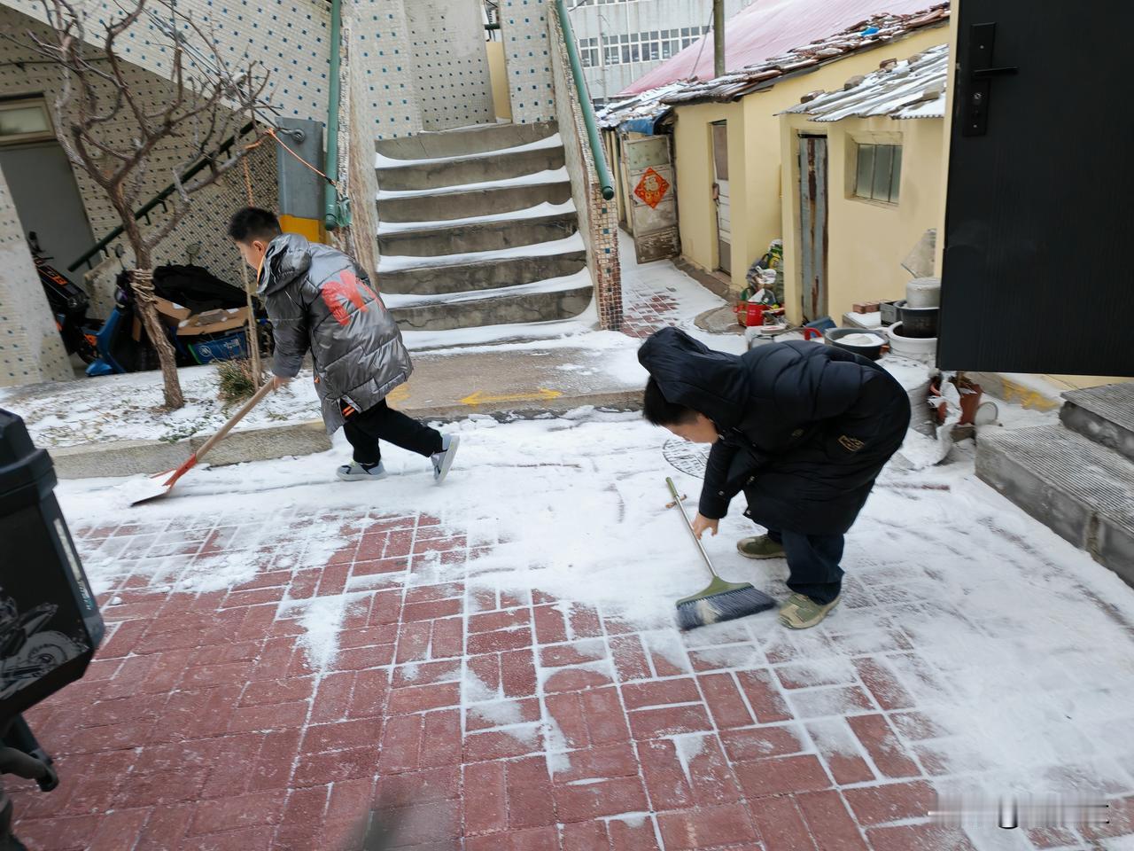 今年冬天的不同小朋友爱劳动