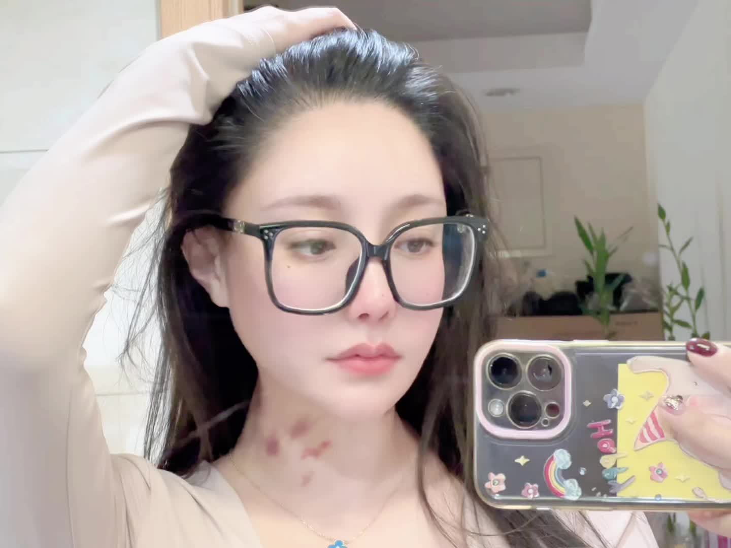 我连着打了三个喷嚏，我努力告诉自己我不是感冒， 而是有三个人想我了🤧