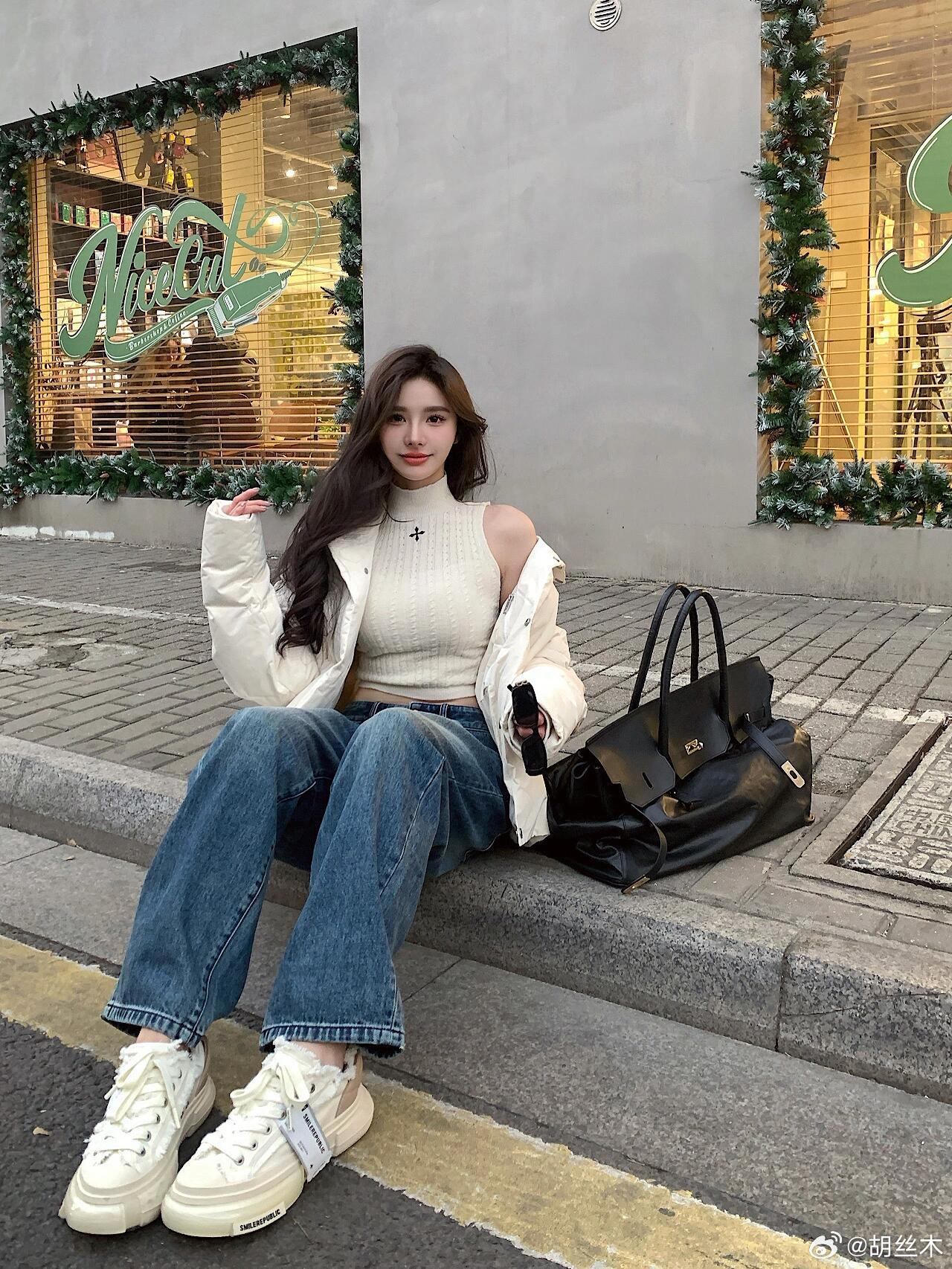 这个小孩不太冷 