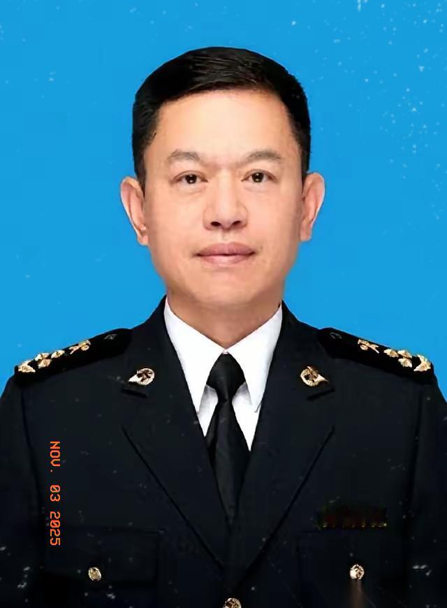 69年的，博士，正厅级关长。
人生半辈子，爬到这个位置，要啥有啥。
结果，咔嚓一