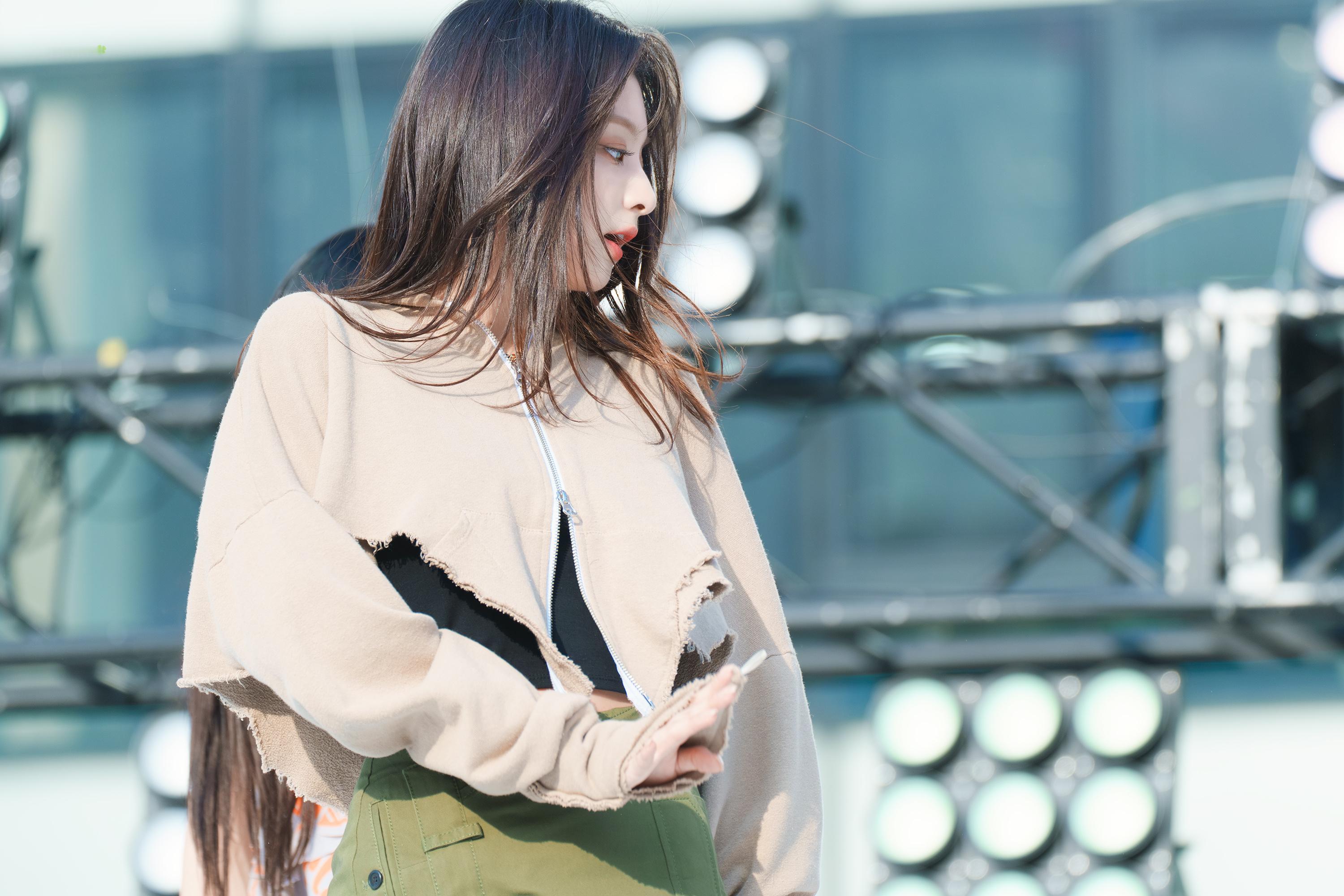 #李娜炅[超话]#🐣#蜜桃笑颜李娜炅# [图片]240504 Seoul Ro