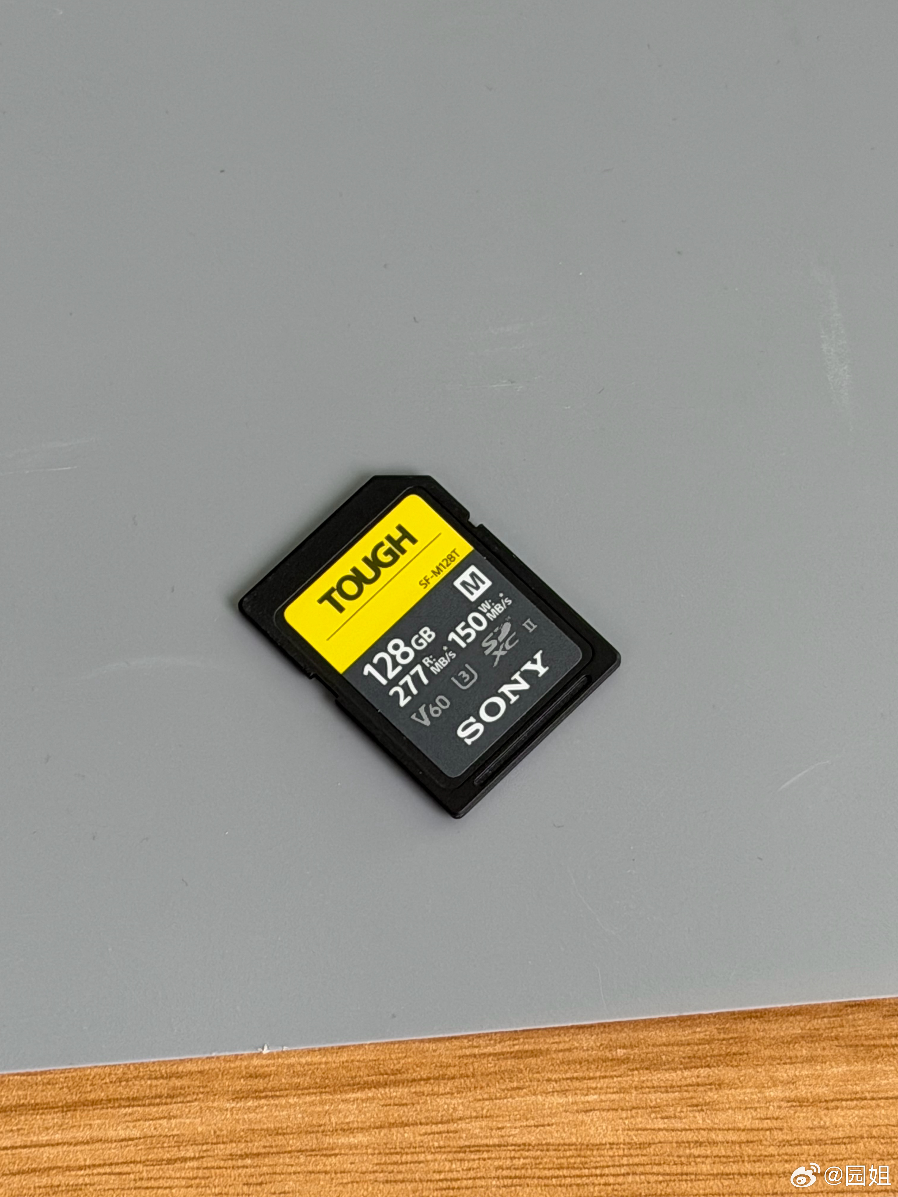 前几天不是说我的相机存储卡坏了吗，这张卡买差不多四年了，寄给售后给换一张新卡，以