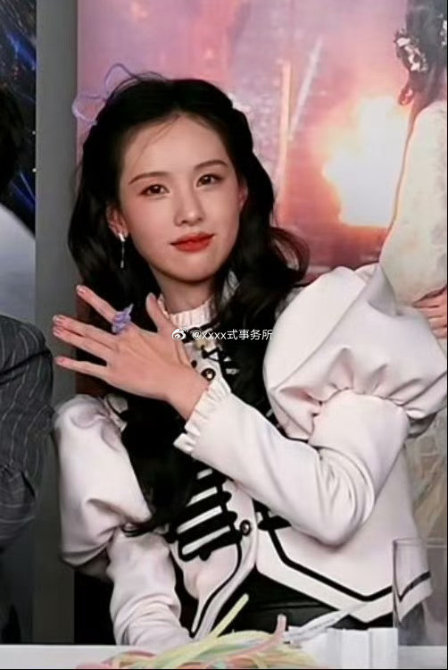 鞠婧祎 陈都灵月鳞绮纪追剧团 