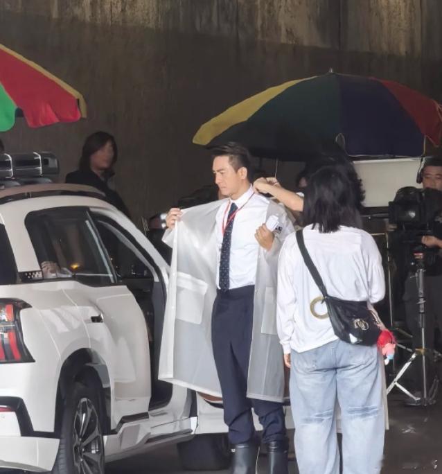 新闻女王2香港路透新闻女王2拍摄路透 有网友在香港街头偶遇《新闻女王2》拍摄！期