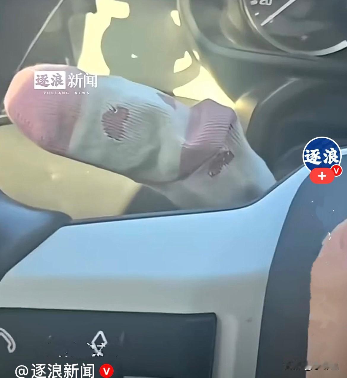 内蒙古一丈夫有路怒症，开车就骂人，开一路骂一道，如果不骂了，那就是困了……
  