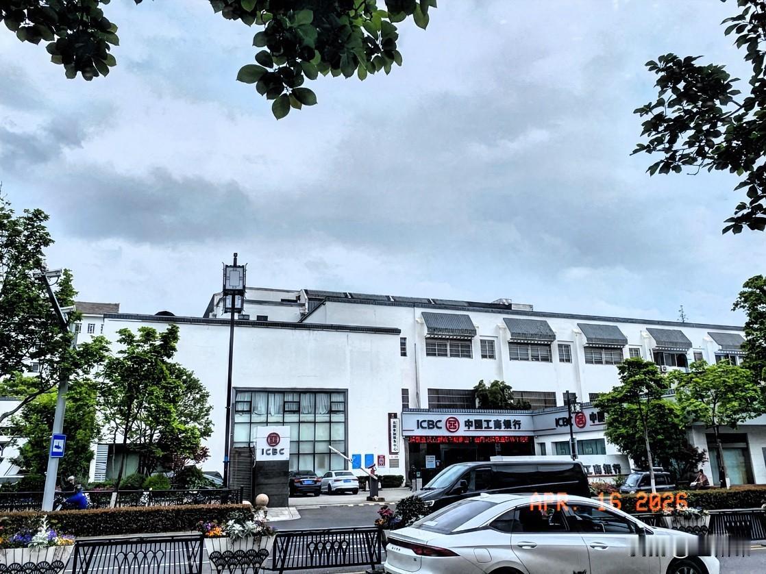 40年前，在此工作过五年，楼还是原来的楼，人已全部是新面孔[笑哭][笑哭][笑哭