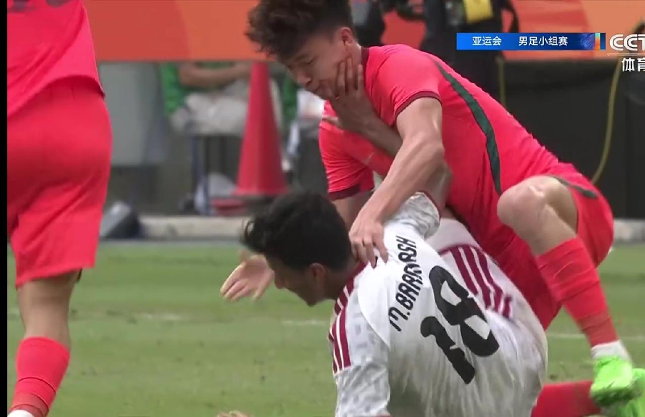 李昊屡献神扑，中国U23男足0：0阿联酋，跨过打平即出线的老坎，小组第一出线成功