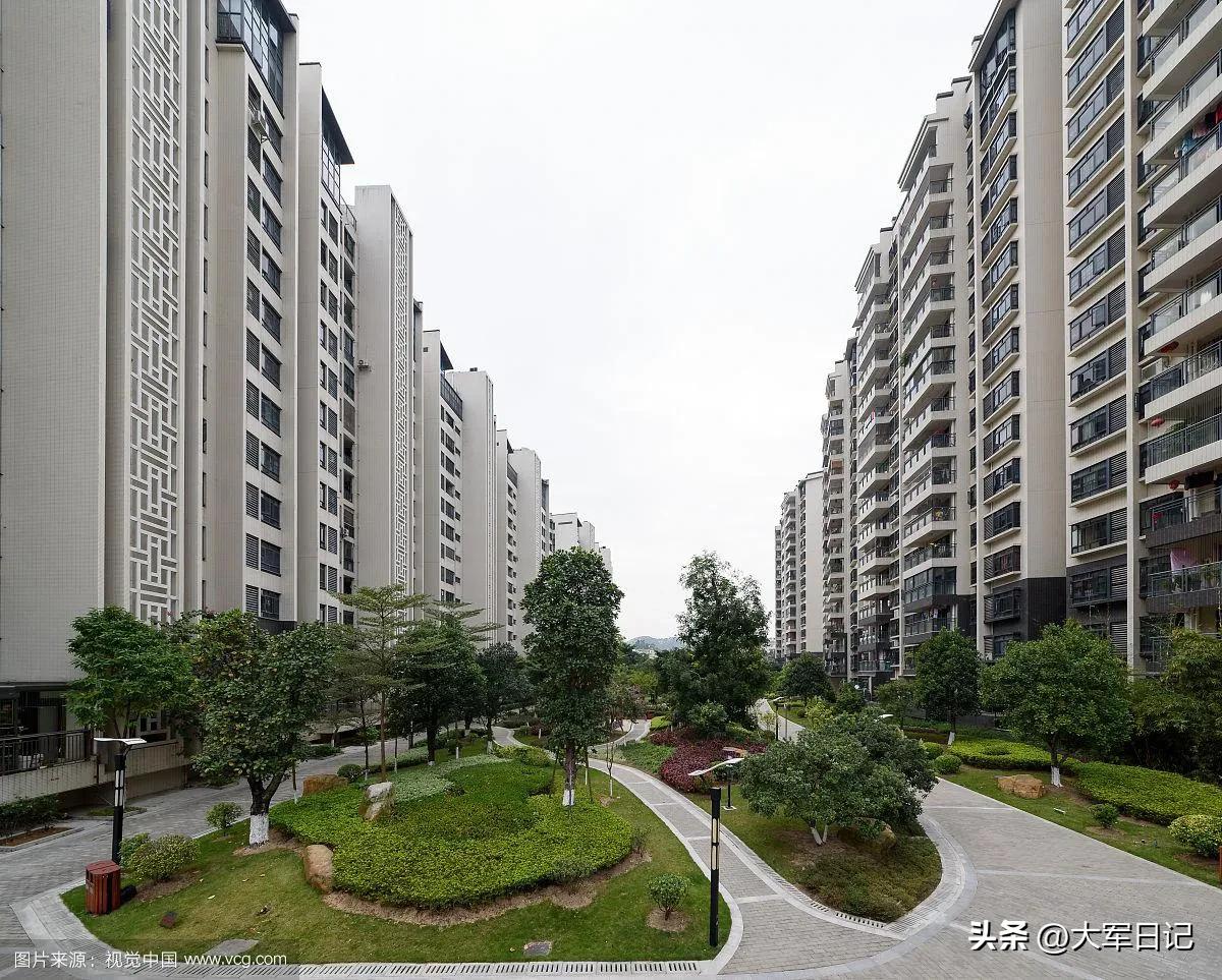 卖房时撒了个谎，差点把邻居坑惨了
 
当初急着卖房，成交价只有80万。
隔壁邻居