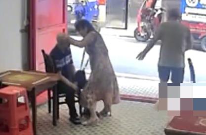 抬尸堵店要10万，店主救人反赔1.9万！真不能多管闲事！

祁东这件事拖到今天，