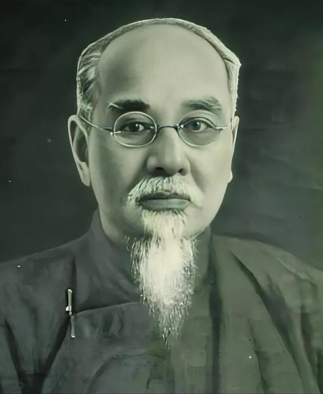 1943年，国民政府主席林森，意外遭遇车祸，不久离开人世，蒋介石叫来戴笠，问道：