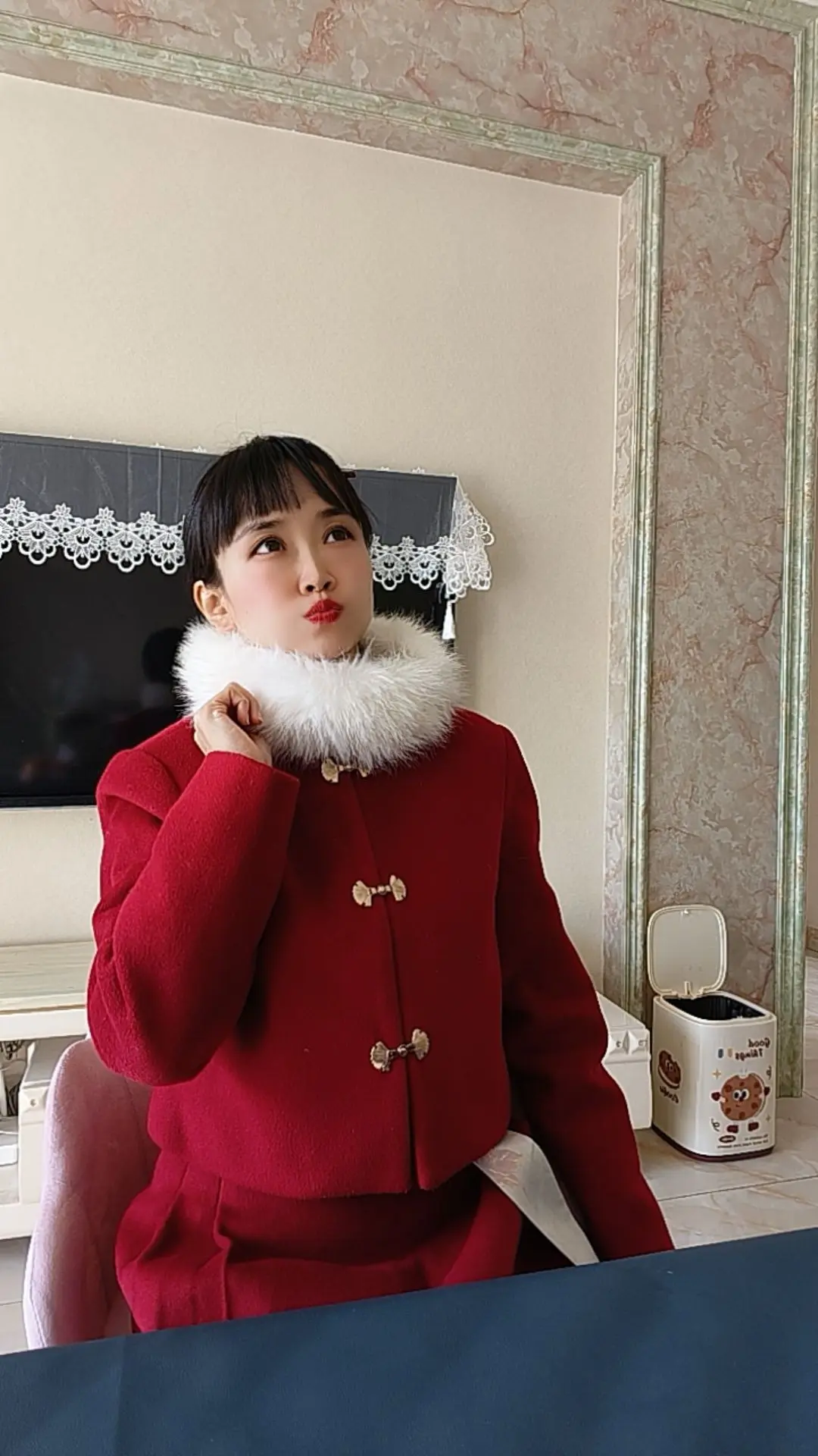 请不要嫌弃我是农村女人，虽然不是很漂亮，但我会干农活，会做家务，关键是...