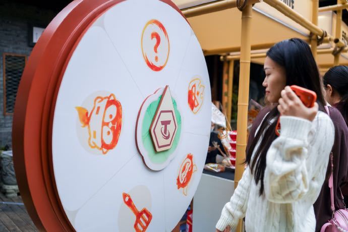 糖画师傅画出我小小英雄谁能舍得吃这个啊！！反正我是不行！！ ​​​