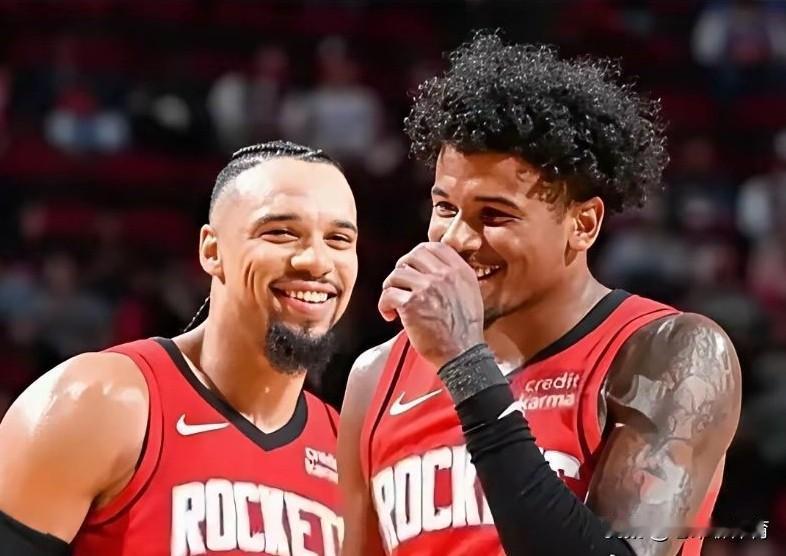 看到火箭现在的排名，格林和狄龙都笑了！
上赛季，火箭队常规赛排名西部第二，但是季